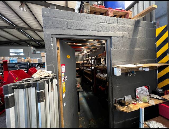 915M² WAREHOUSE TO LET IN AIRPORT INDUSTRIA